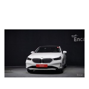 BMW Série 5 530i xDrive 2023, 11 810 km, Volant à Gauche, Boîte Automatique, Caméra Arrière - Product Image 3