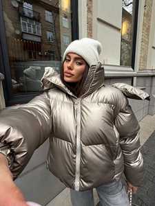 Gilet matelassé beige sans manches pour femme, fermeture éclair, col à capuche, couleur unie, veste d'automne en peau de mouton, denim et rembourrage en polyester - Product Image 3