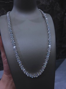 Collar de Cadena de Plata 925 de Lujo con Diamantes Moissanite VVS de Alta Calidad, Perfecto para Uso Diario y para Fiestas, Disponible para la Venta - Product Image 2