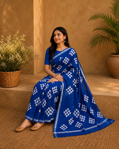 Magnifique Saree en Soie Pure Bleu Royal et Blanc avec Motif Géométrique Ikat et Bordure Argentée – Tenue Traditionnelle Indienne pour Fêtes et Cérémonies - Product Image 2