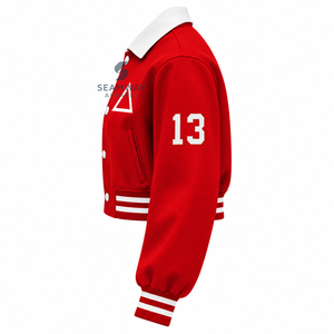 Delta |   Sigma |   Chaqueta Universitaria Roja de Satén para Mujer Theta, con Cuello en Contraste, Botones a Presión, Escudo Bordado, Chaqueta Letterman - Product Image 3