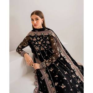 Vestido de Gala Hecho a Mano con Dupatta y Trabajo de Lentejuelas, Talla XL, Estampado Floral, para Fiestas y Ocasiones Especiales - Product Image 3