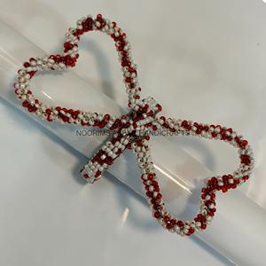 Anneaux de serviette en perles de luxe faits à la main, en forme de cœur, décoratifs pour la table, écologiques, mariages et fêtes en Europe, taille personnalisée - Product Image 3