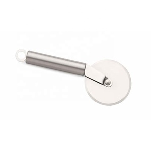 Cortador de pizza de acero inoxidable resistente y elegante con rueda afilada para uso doméstico y en restaurantes hecho de plástico PC duradero - Product Image 4