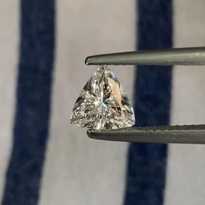 Diamante Cultivado en Laboratorio de 1 Quilate+ Claridad VS1 Color F con Certificado IGI, Corte Trillón - Product Image 1