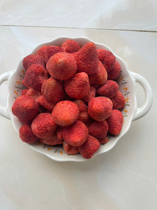 Fraises lyophilisées de haute qualité, collation de fruits naturels croustillants pour boulangerie, boissons, thé, vente en gros, exportation Vietnam - Product Image 2