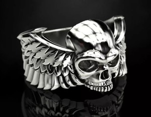 Anillo Exclusivo de Plata 925 con Diseño de Ala de Calavera y Pluma, Estilo Punk Biker, Joyería de Lujo para Hombre y Mujer - Product Image 3