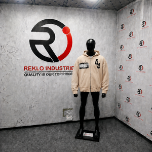 Sweat-shirt à capuche oversize beige avec fermeture éclair, style streetwear, en coton French Terry, avec logo brodé sur le devant et poche. - Product Image 3