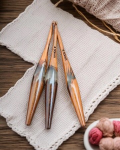 Agujas de Ganchillo de Resina y Madera Galaxy, Agujas de Tejer Ergonómicas con Acabado Liso, Herramientas de Costura Hechas a Mano - Product Image 1