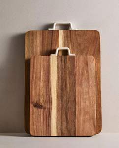 Tabla de cortar de madera ecológica con acabado natural para una preparación de alimentos sostenible y saludable - Product Image 1