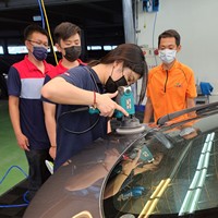Composé de polissage à la cire à coupe lourde A1 500ml pour la correction de la peinture automobile par Brave Chemical en bouteille HDPE avec une durée de conservation de 2 ans