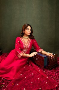 Salwar Kameez de Diseñador en Seda Georgette Pura con Piel Sintética y Bordado, Sin Arrugas, Tallas S a XXL, para Bodas y Fiestas - Product Image 2