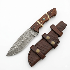 Cuchillo de caza y camping hecho a mano con hoja recta de acero de Damasco, mango de madera y funda de cuero. - Product Image 1