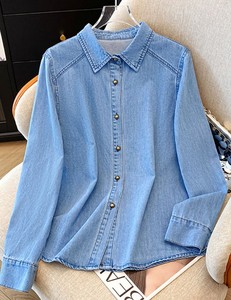 เสื้อเชิ้ตยีนส์แขนยาวสำหรับผู้หญิง ทรงหลวม ปกคอพับ สีพื้น แขนยาวเต็มตัว - Product Image 4