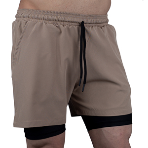 กางเกงขาสั้นออกกำลังกายผู้ชายแบบแห้งเร็วสองชั้น 100% โพลีเอสเตอร์ ชุดกีฬาลำลอง กางเกงวิ่งรัดรูปมีกระเป๋าสำหรับออกกำลังกาย - Product Image 2