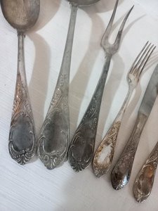 ชุดช้อนส้อมสแตนเลส ดีไซน์โลหะทั้งชิ้น สีเงิน เงางาม ชุดอุปกรณ์รับประทานอาหาร - Product Image 3