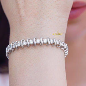 กำไลข้อมือเพชรดีไซน์คลื่นคลาสสิกหรูหรา ทอง 14K 18K โค้งมนแบบไหลลื่น ของขวัญสำหรับผู้หญิงในโอกาสแต่งงาน งานเลี้ยงฉลองครบรอบ หรือโอกาสพิเศษ - Product Image 6