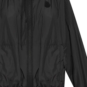 Chaqueta Cortavientos Negra Personalizada Auxonne con Capucha, Cierre de Cremallera, Unisex, Repelente al Agua, de Poliéster, Mangas Plegables, Parche con Logotipo - Product Image 3