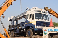 Plate-forme de forage de puits d'eau montée sur camion avec une capacité de 200 mètres 10 unités séparées de véhicule de compresseur de pneu