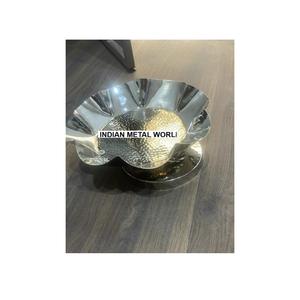 Bol sur piédestal élégant en métal argenté avec bord cannelé, décoration moderne pour la maison, plat de service pour fruits et bonbons, prix d'usine - Product Image 2