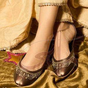 Zapatos Khussa Profesionales para Mujer, Parte Superior de Cuero Duradero, Suela Antideslizante, Diseño Impreso a la Moda, Colores Personalizables - Product Image 3