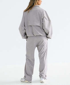 Survêtements coupe-vent en nylon de haute qualité, design personnalisé, couleur contrastée, pour femmes. - Product Image 3