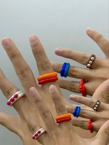 Anillo de Resina Personalizado para Mujer, Joyería Única Hecha a Mano con Colores Artísticos y Estilo Decorativo Moderno - Product Image 5