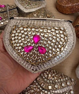 Elegantes Bolsos de Mano Rectangulares de Metal con Imitación de Kundan, Impresión Digital para Bodas y Eventos Festivos, Bolso de Mano Metálico - Product Image 3