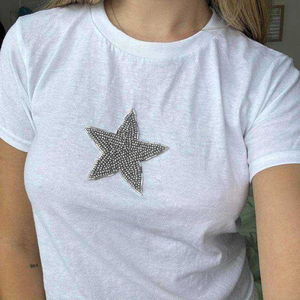 เสื้อกล้ามปักลูกปัดสีขาวราคาประหยัด ลายดอกไม้ ปักมือ ประดับลูกปัด เสื้อแขนกุดสำหรับงานปาร์ตี้และชายหาด - Product Image 1
