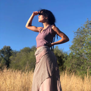 Top corto de algodón crudo con espalda con cordones en un estilo bohemio natural, tela suave y transpirable, top cómodo y ligero para el día a día. - Product Image 1