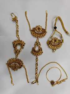 Conjunto de joyería étnica chapada en oro con diseño de flores de cristal y diamantes de imitación, collar y aretes para mujeres, para bodas y fiestas. - Product Image 2