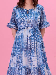 Vestido midi formal azul con estampado floral, cuello en V, manga corta, dobladillo acampanado, tela de gasa, para mujer - Product Image 4