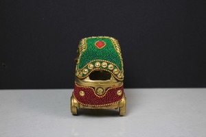 งานฝีมือนิรมลา รถสามล้อทองเหลืองขนาด 5 นิ้ว งานแฮนด์เมด ตกแต่งด้วยหินและงานฝังประณีต - Product Image 3