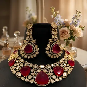Conjunto de Collar y Aretes de Perlas Kundan Chapadas en Oro de la Mejor Calidad, Estilo Hermoso, para Bodas, Colección para Mujer - Product Image 1