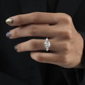 Anillo de Compromiso Clásico de Plata de Ley con Moissanita VVS, Corte Redondo, Certificado IGI, Completamente de Moissanita, para Mujer - Product Image 3