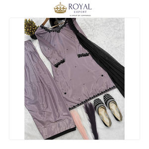 Collection Premium de Vêtements Indiens Style Traditionnel Classique Tenue Décontractée en Soie Crêpe Lourde avec Broderie de Paillettes Farshi Suit - Product Image 4