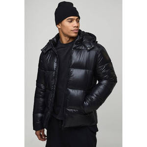 เสื้อแจ็คเก็ตพัฟเฟอร์ผู้ชายแบบครอป ผ้าแคนวาส คอตั้ง ซิปหน้า ระบายอากาศได้ดี สไตล์สตรีทแวร์คลาสสิก  สำหรับฤดูหนาว ให้ความอบอุ่นและเงางาม - Product Image 1