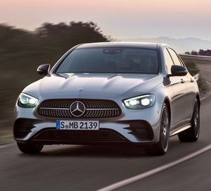 Mercedes Classe E Voiture de Luxe Design Élégant Intérieur Luxueux Performances Fiables Stabilité Routière Optimale Vente Flash Maintenant - Product Image 2
