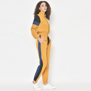Conjunto Deportivo de 2 Piezas de Algodón OEM, Corte Ajustado, para Invierno, Ropa Deportiva para Mujer, Estilo Urbano, Sudadera con Cremallera y Mangas Largas - Product Image 3