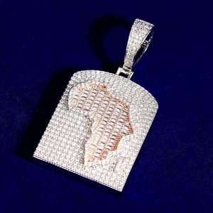 Colgante de Mapa de África con Incrustaciones de Circonitas de Primera Calidad, en Oro y Plata, Personalizado para Ocasiones Especiales, en Venta - Product Image 1