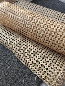 BEST-SELLER : Tissu en rotin naturel tressé pour sièges de chaise, portes d'armoires, meubles – Rouleau de maille tissée à la main – Approvisionnement direct usine - Product Image 3