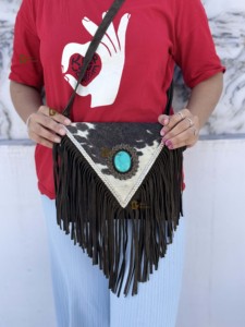 กระเป๋าหนังวัวแท้สไตล์โบฮีเมียนประดับพู่หนังและหินเทอร์ควอยซ์  กระเป๋าสะพายข้างเก๋ไก๋  ขายดี  ขนาดเล็ก - Product Image 5