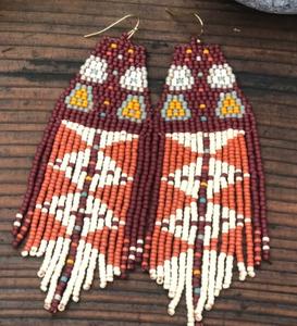 Pendientes de Cuentas de Vidrio Dinámicas para Combinar con Atuendos Atrevidos, que Brindan un Impacto Visual Vibrante y una Belleza Artesanal Distintiva - Product Image 2