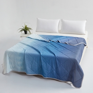 Juego de Edredón Acolchado de Color Sólido, Azul Degradado, Poliéster, 4 Piezas, 300 Hilos, Lavable a Máquina, Estilo Simple - Product Image 1