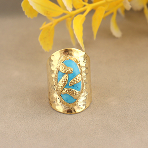 Bague de style luxueux en pierre ovale bleu turquoise, en laiton massif plaqué or 18 carats, texture martelée, large bande, bijoux faits à la main, bague bohème - Product Image 5