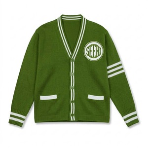 Cardigan en tricot vintage à col en V et double boutonnage, broderie chenille personnalisée Sorority Grecque, color block rose et vert - Product Image 4
