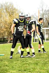 Camiseta de fútbol americano de corte atlético con inserciones de malla y paneles elásticos que permiten un flujo de aire óptimo y libertad de movimiento - Product Image 2