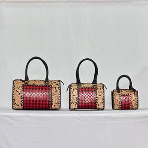 Sac de voyage de luxe en cuir floral fait main, motif damier, fermeture éclair, design durable - Product Image 5