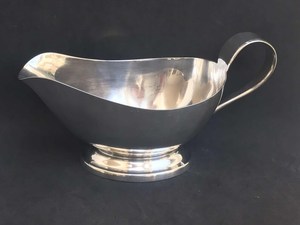 Salsera Moderna Esculpida para una Colección de Cocina Elegante - Product Image 2