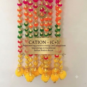 Guirnalda de pompones multicolor hecha a mano con detalles de conos dorados y borlas esponjosas para decoración de fondo de bodas indias - Product Image 1